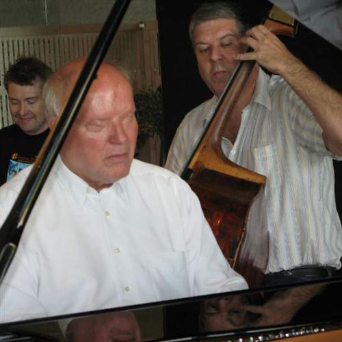 cover: Gud, Vor Faders Sol, Willy Egmose, Gesang, Gitarre, Klavier