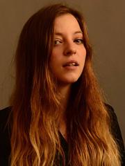 cover: My Motto, Jade Bird, Gesang, Gitarre, Klavier