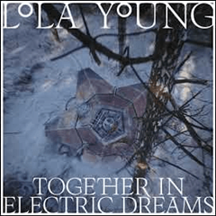 cover: Together In Electric Dreams, Lola Young, Gesang, Gitarre, Klavier