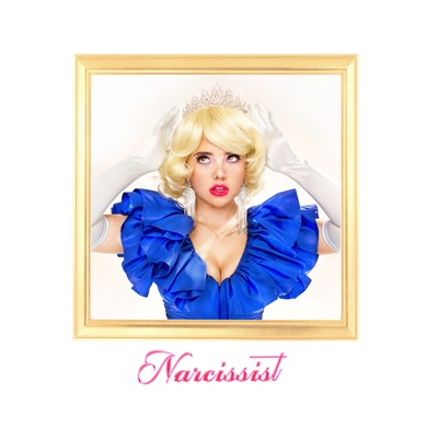 cover: Narcissist, Lauren Spencer-Smith, Gesang, Gitarre, Klavier
